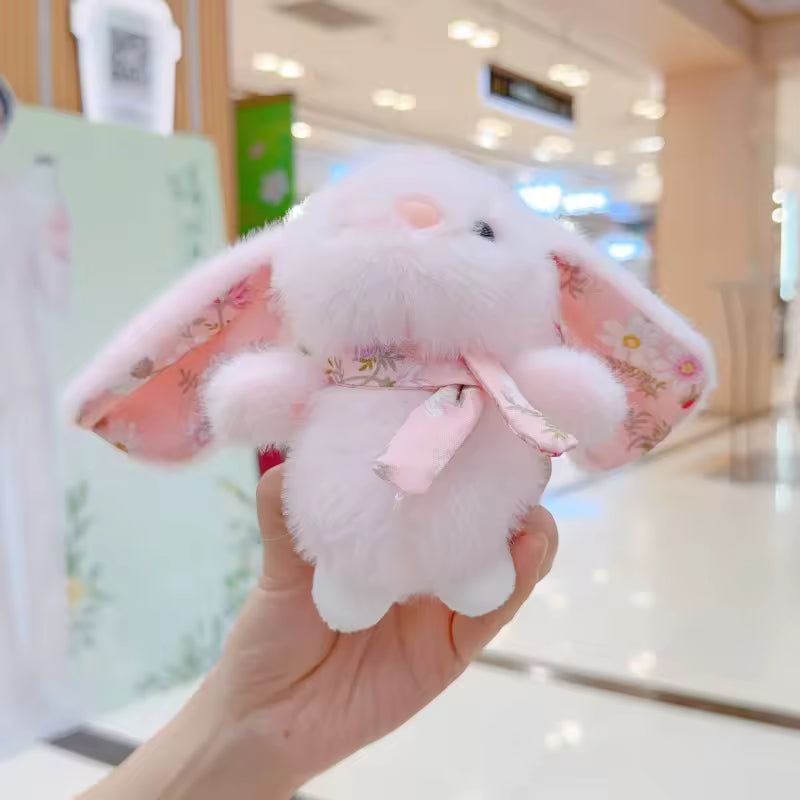 Llavero de Peluche Conejito Rosa con Pañuelo Floral